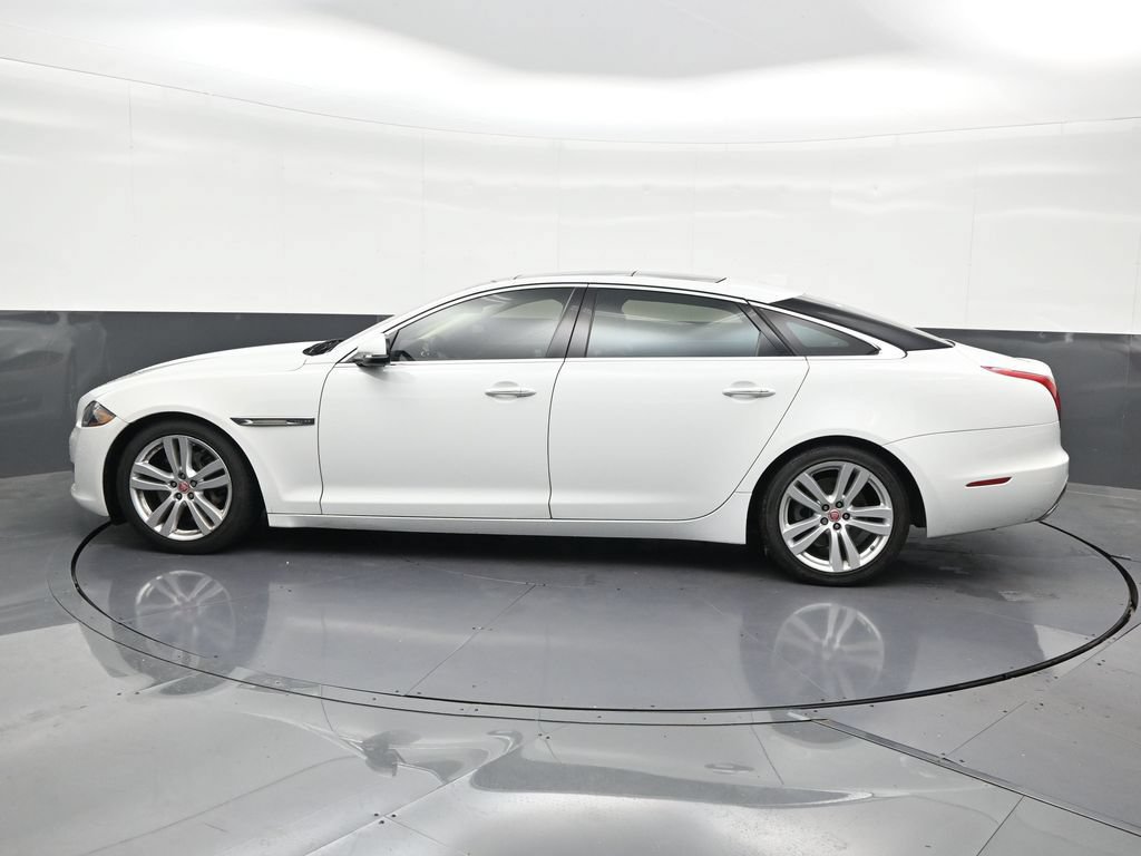 Used 2016 Jaguar XJ L Portfolio RWD image 2