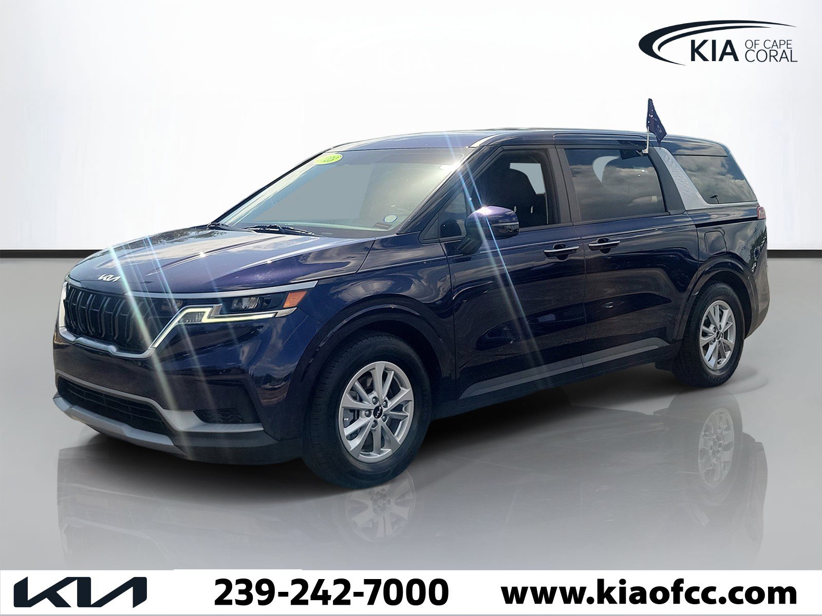 Certified 2023 Kia Carnival LX FWD image 3