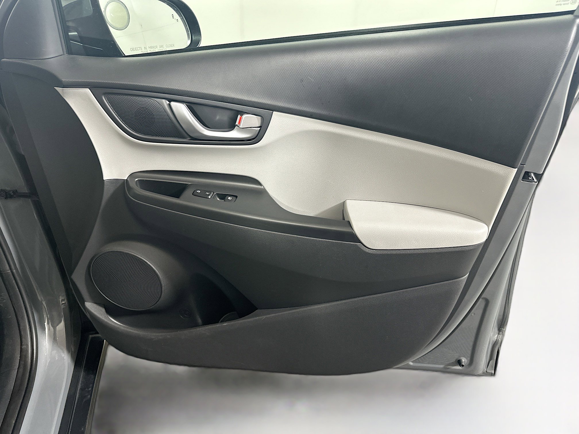 Used 2023 Hyundai Kona SE w/ Cargo Package image 32