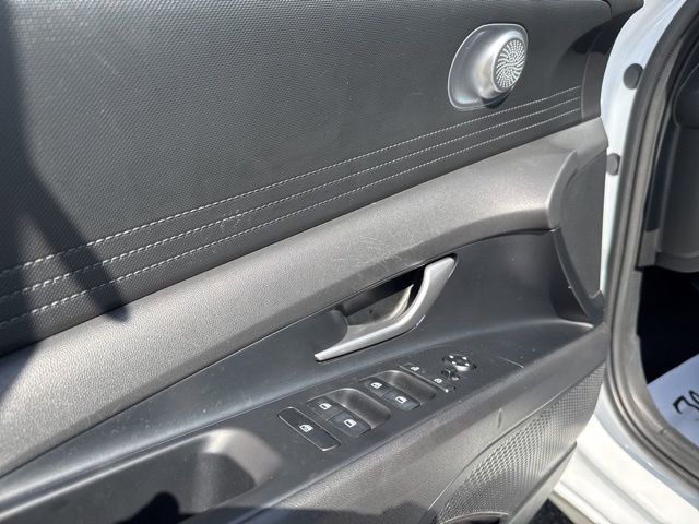 Used 2024 Hyundai Elantra SEL FWD image 24