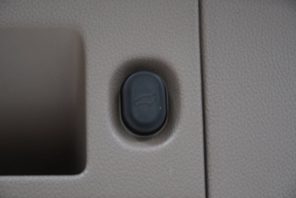 Used 2018 Chevrolet Tahoe LT AWD/4WD image 12