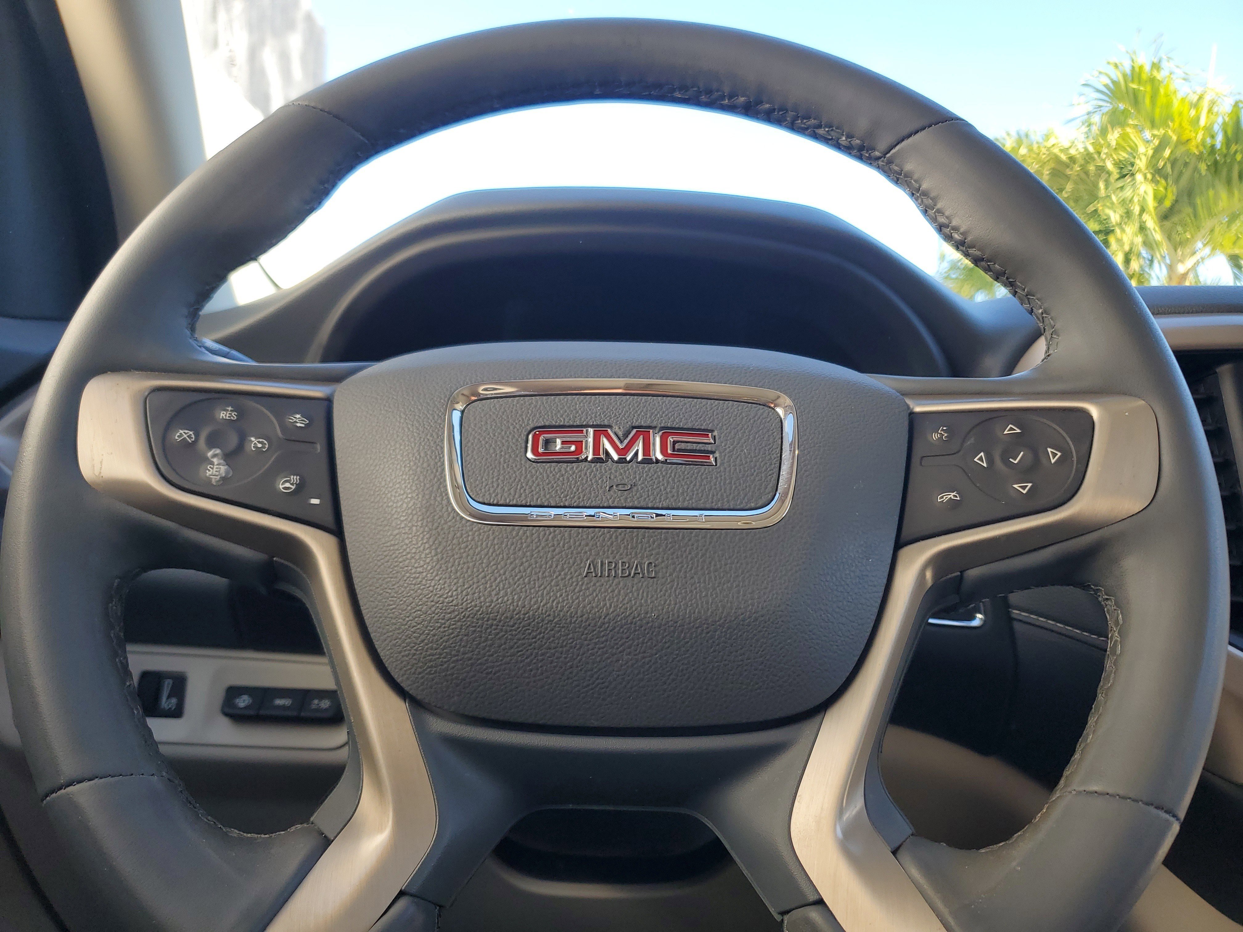 Used 2023 GMC Acadia Denali w/ Denali Ultimate Package image 23