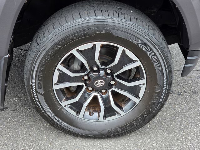 Used 2022 Toyota Tacoma TRD Sport w/ Technology Package AWD/4WD image 9