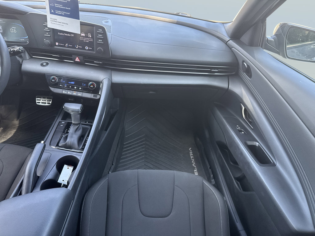 Certified 2025 Hyundai Elantra Sport FWD image 15