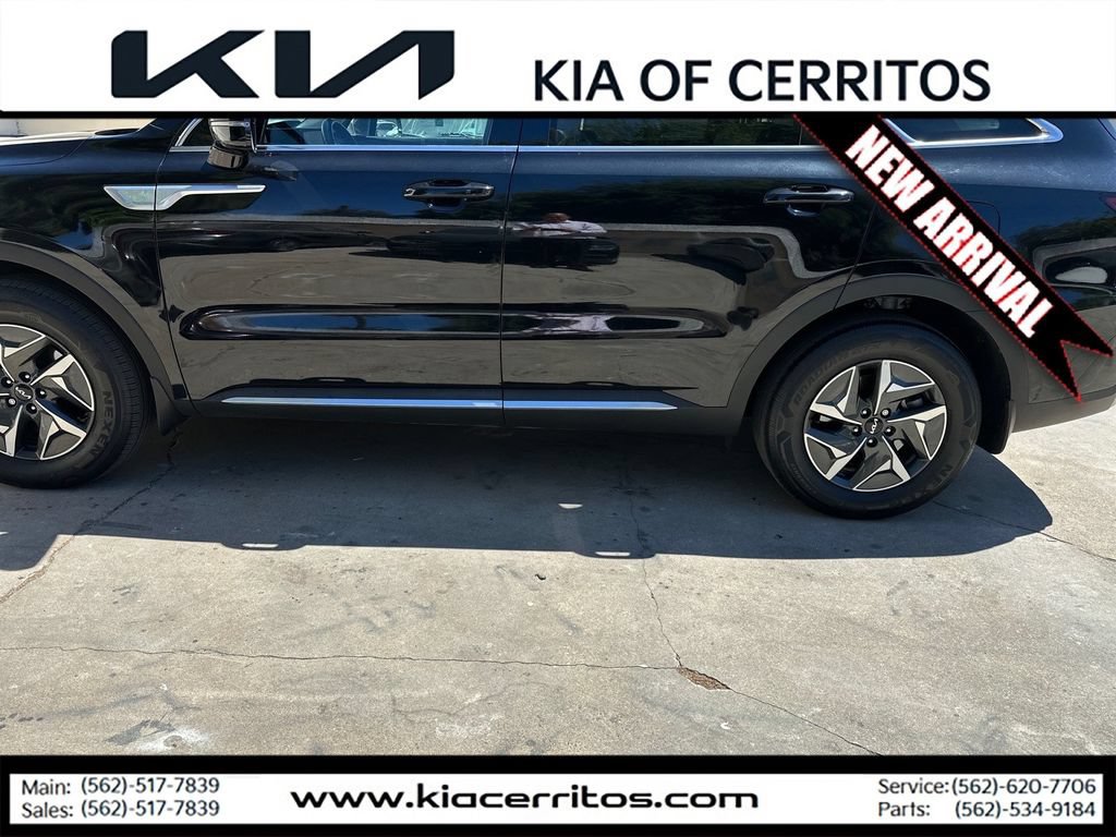 Certified 2023 Kia Sorento EX FWD image 2