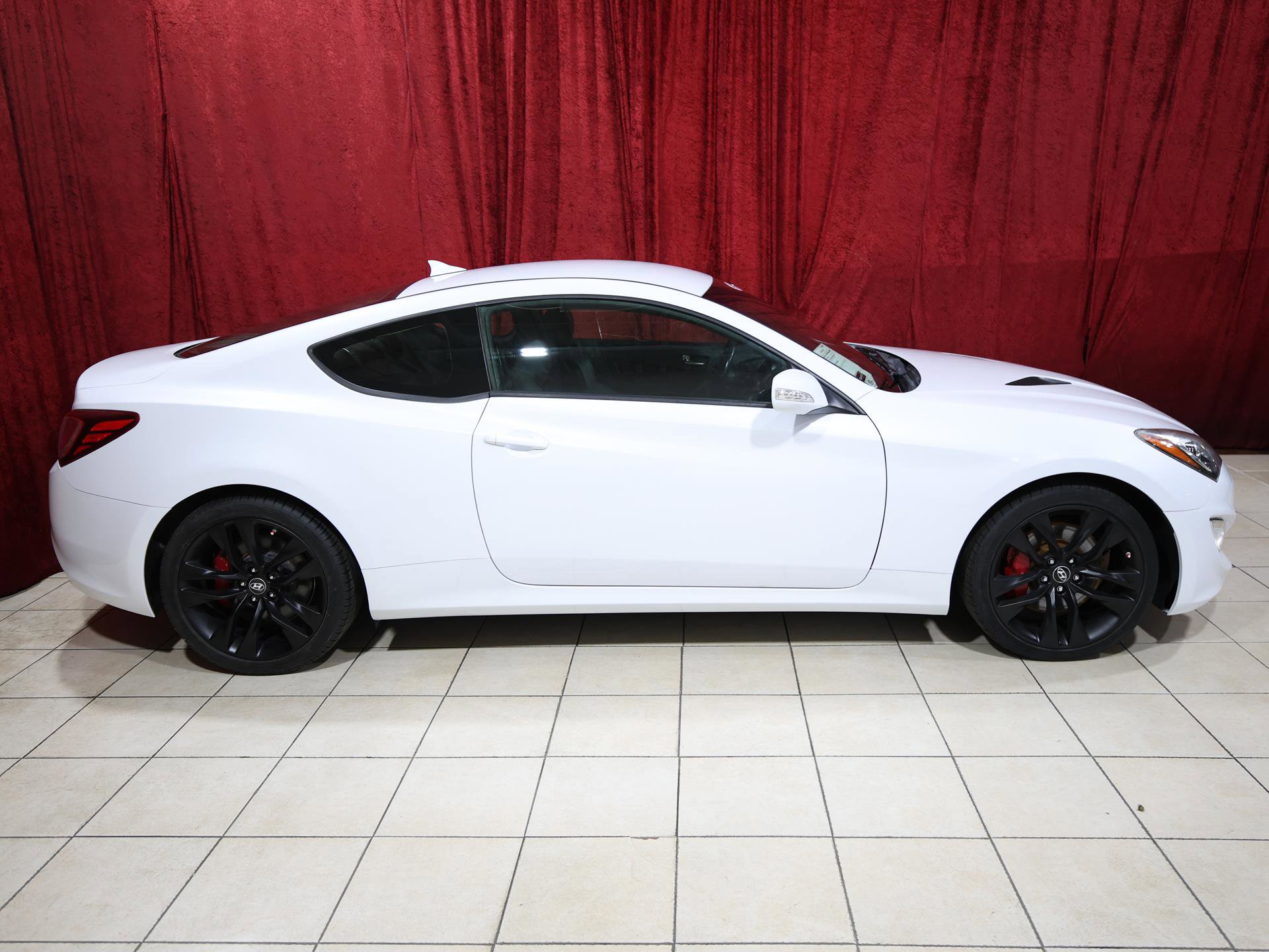 Used 2014 Hyundai Genesis 3.8 image 8