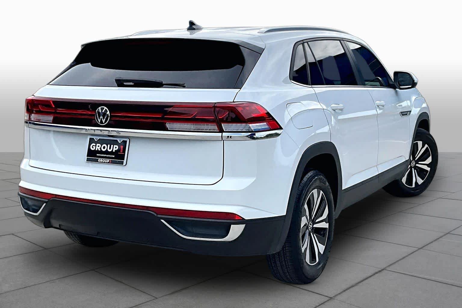 Used 2025 Volkswagen Atlas Cross Sport SE FWD image 12