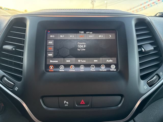 Used 2019 Jeep Cherokee Latitude Plus AWD/4WD image 14