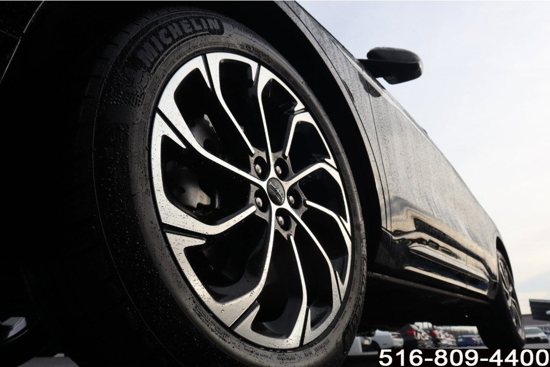 Used 2025 Lincoln Nautilus Reserve image 10