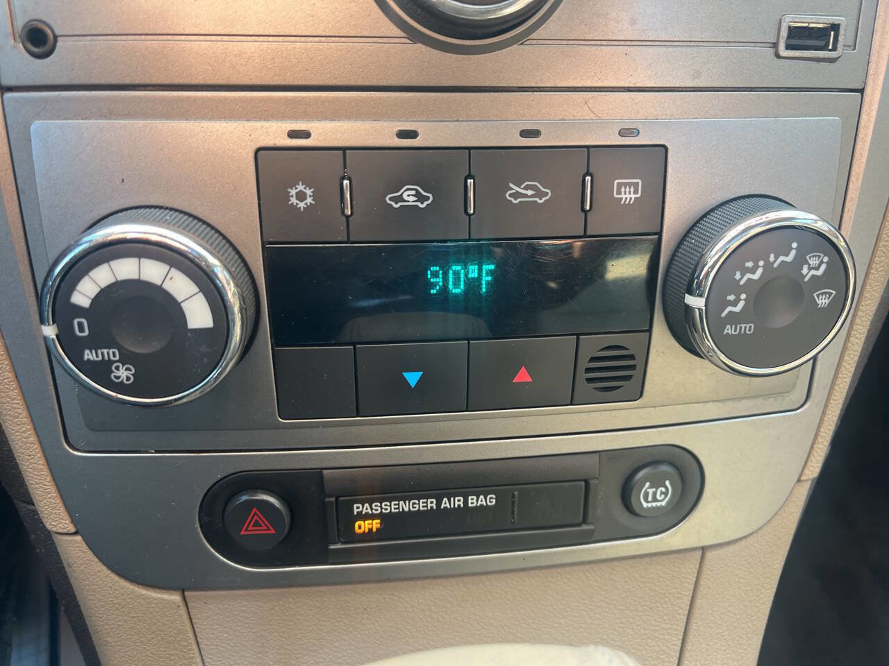 Used 2009 Chevrolet Malibu LTZ w/ HFV6 Engine Package image 19