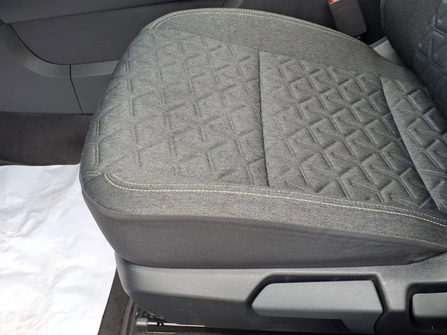 Used 2025 Nissan Kicks SV FWD image 7