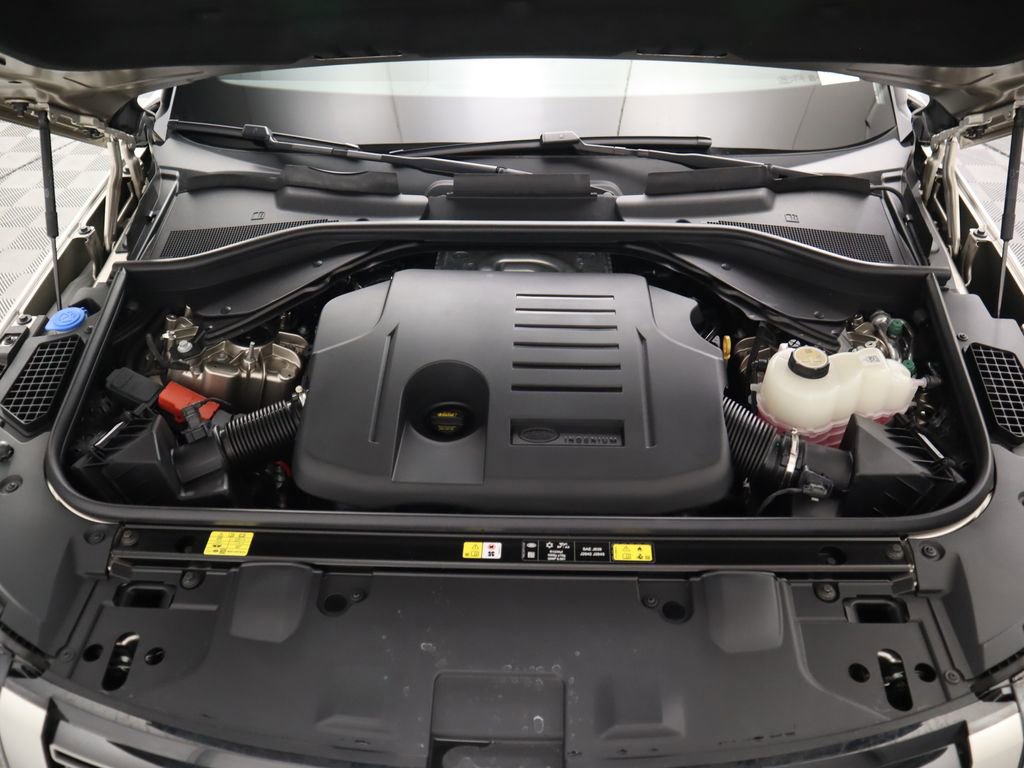 New 2025 Land Rover Range Rover SE image 31