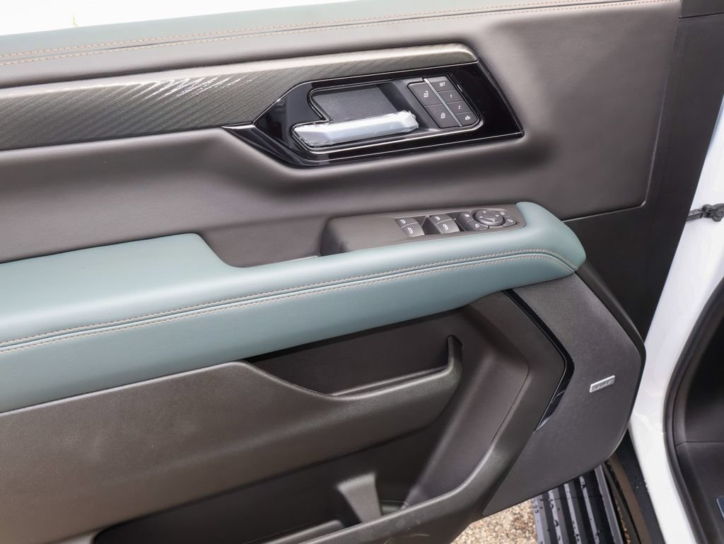New 2026 GMC Yukon AT4 w/ AT4 Premium Plus Package AWD/4WD image 12
