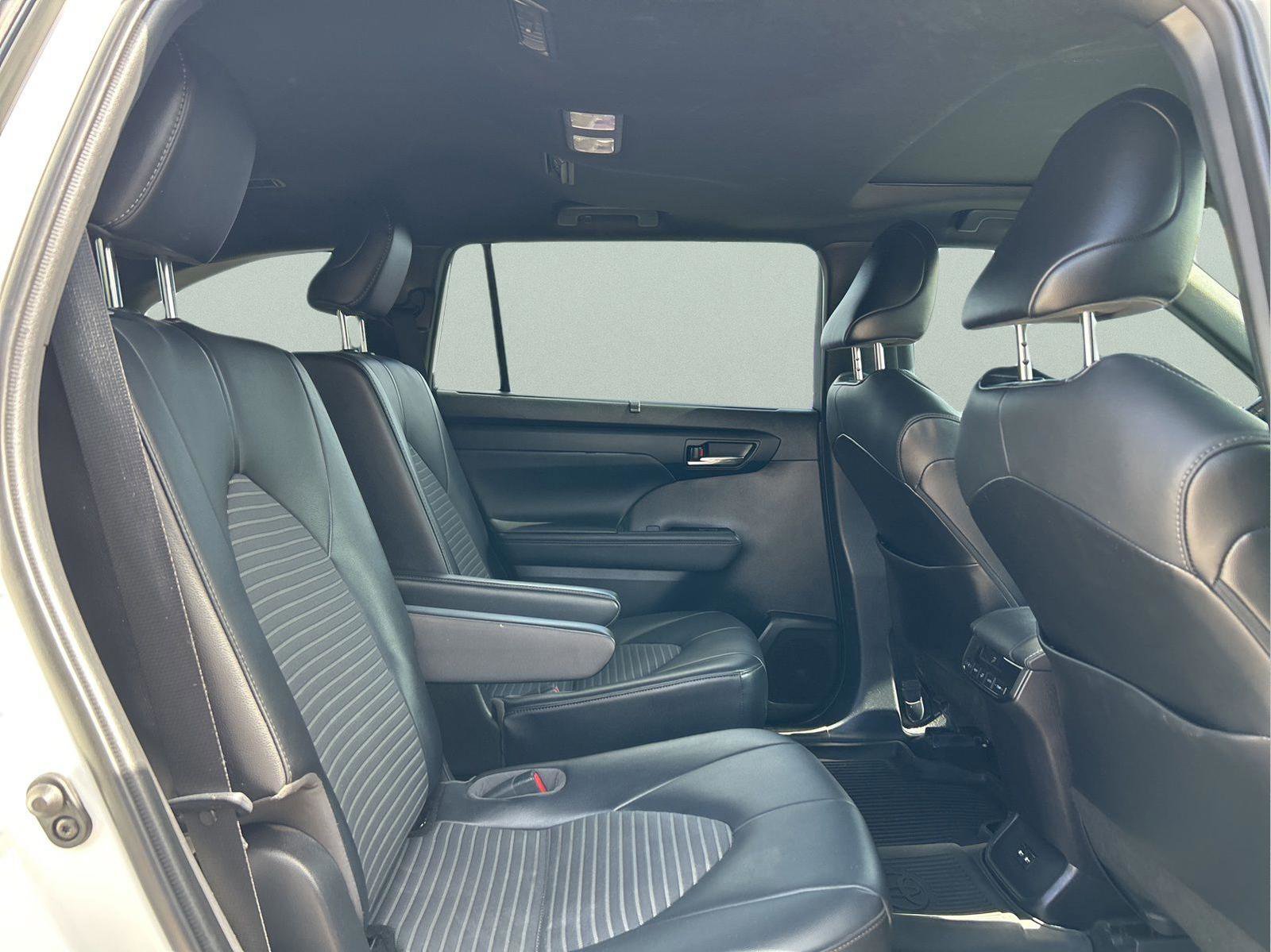 Used 2021 Toyota Highlander XSE image 12