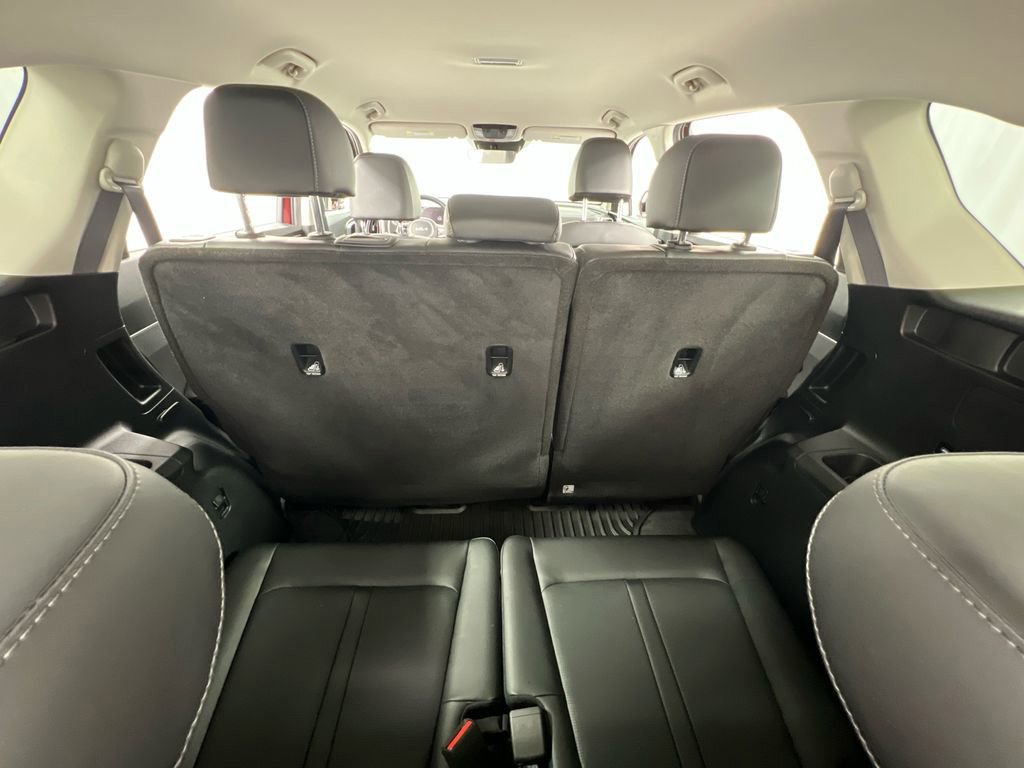 Used 2025 Kia Sorento S image 36