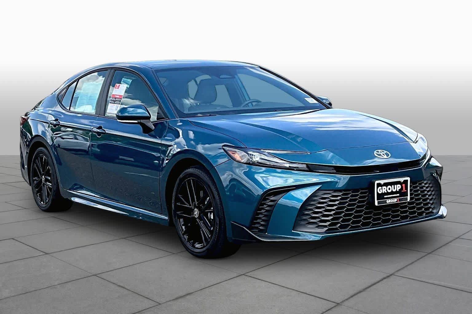 Used 2026 Toyota Camry SE FWD image 2