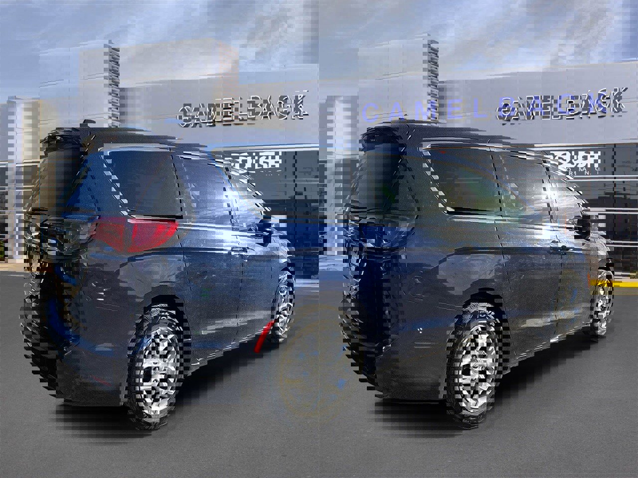 Used 2018 Chrysler Pacifica Touring Plus w/ Tire & Wheel Group image 5