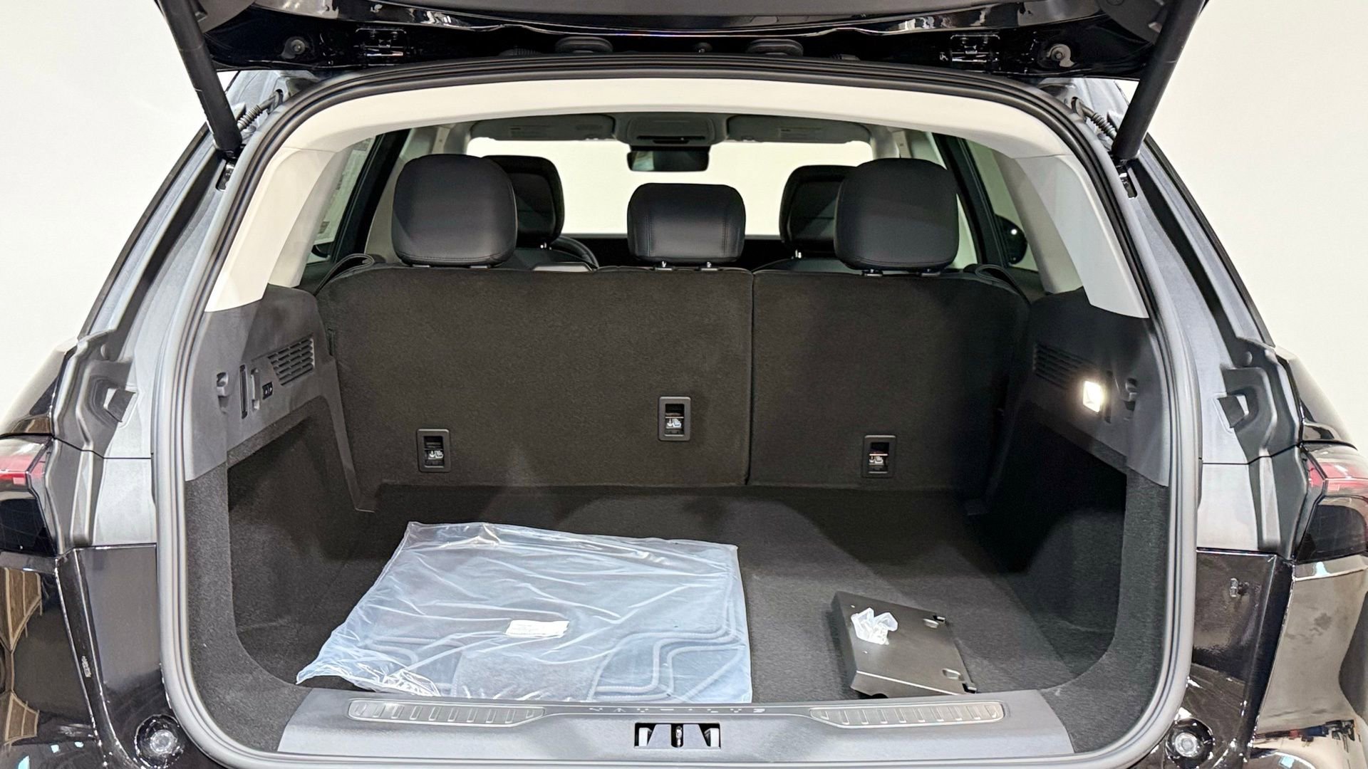 New 2026 Lincoln Nautilus Premier w/ Jet Appearance Package image 32