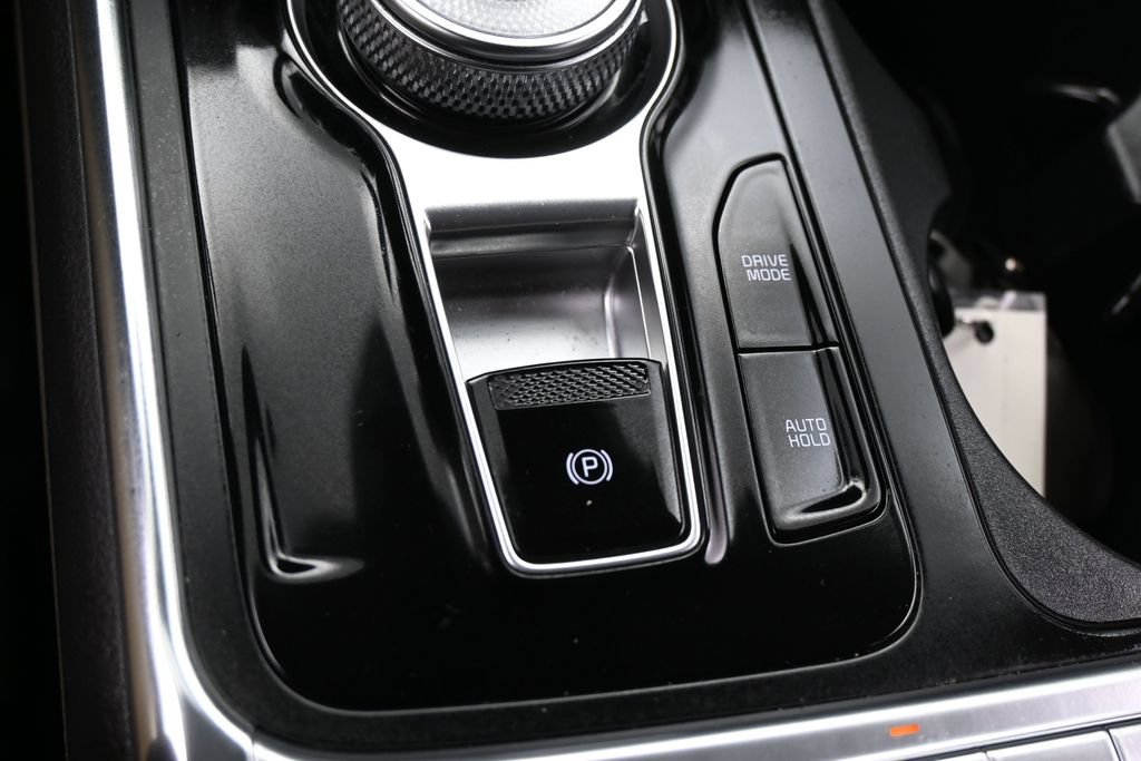 Used 2025 Kia Carnival EX FWD image 27