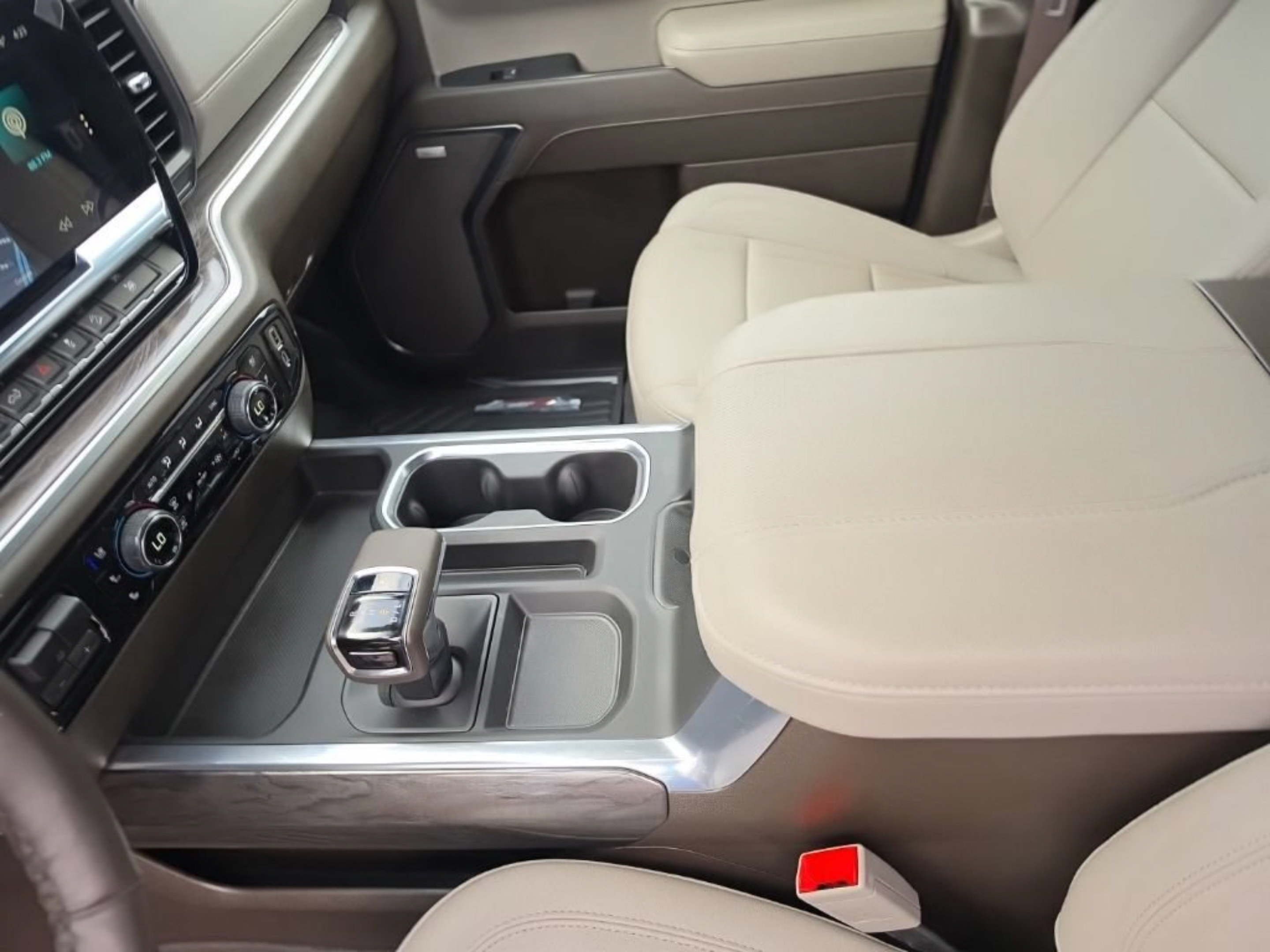 Used 2024 Chevrolet Silverado 1500 LTZ AWD/4WD image 18