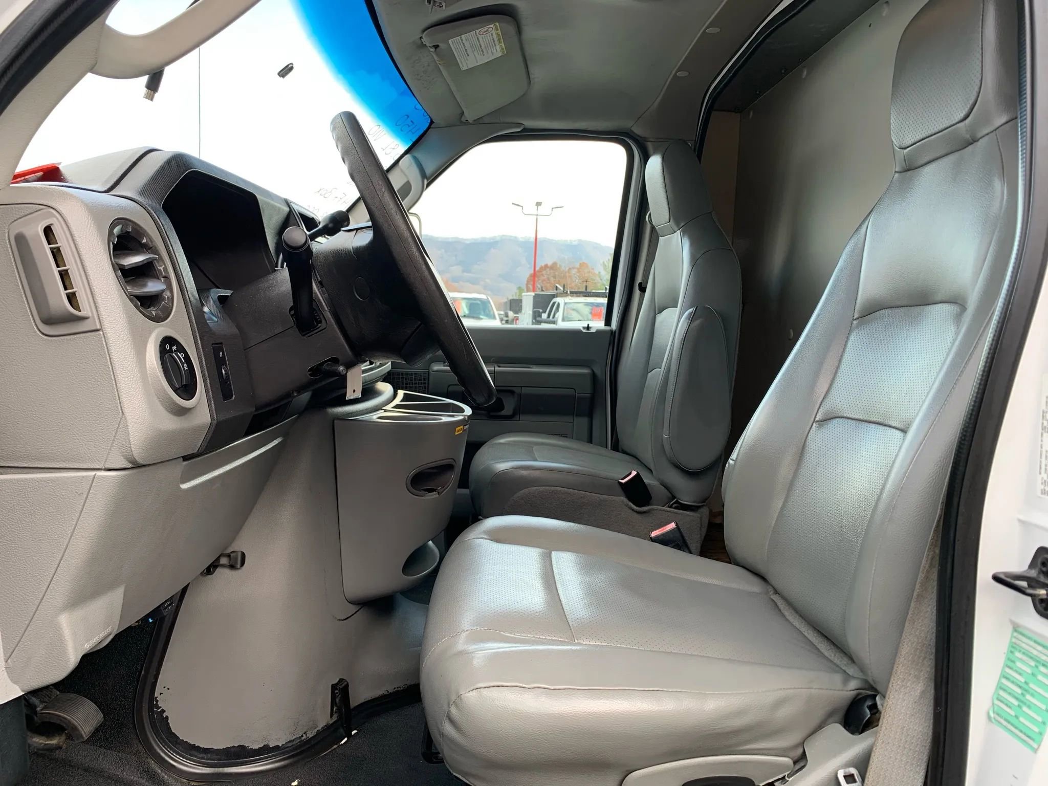 Used 2013 Ford E-450 and Econoline 450 Super Duty w/ PWR Locks & Windows Group RWD image 9