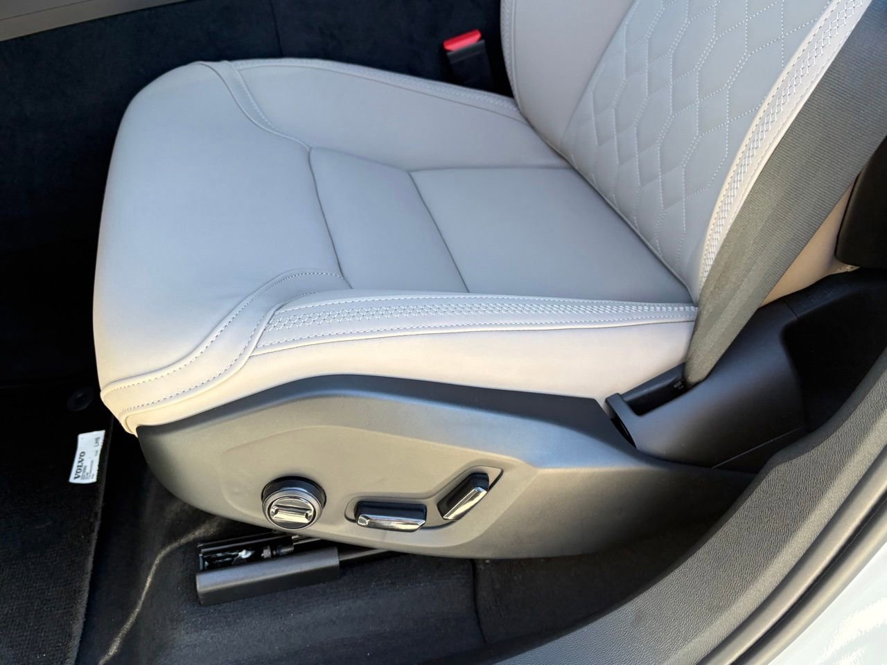New 2026 Volvo XC60 B5 Plus w/ Protection Package Premier image 21