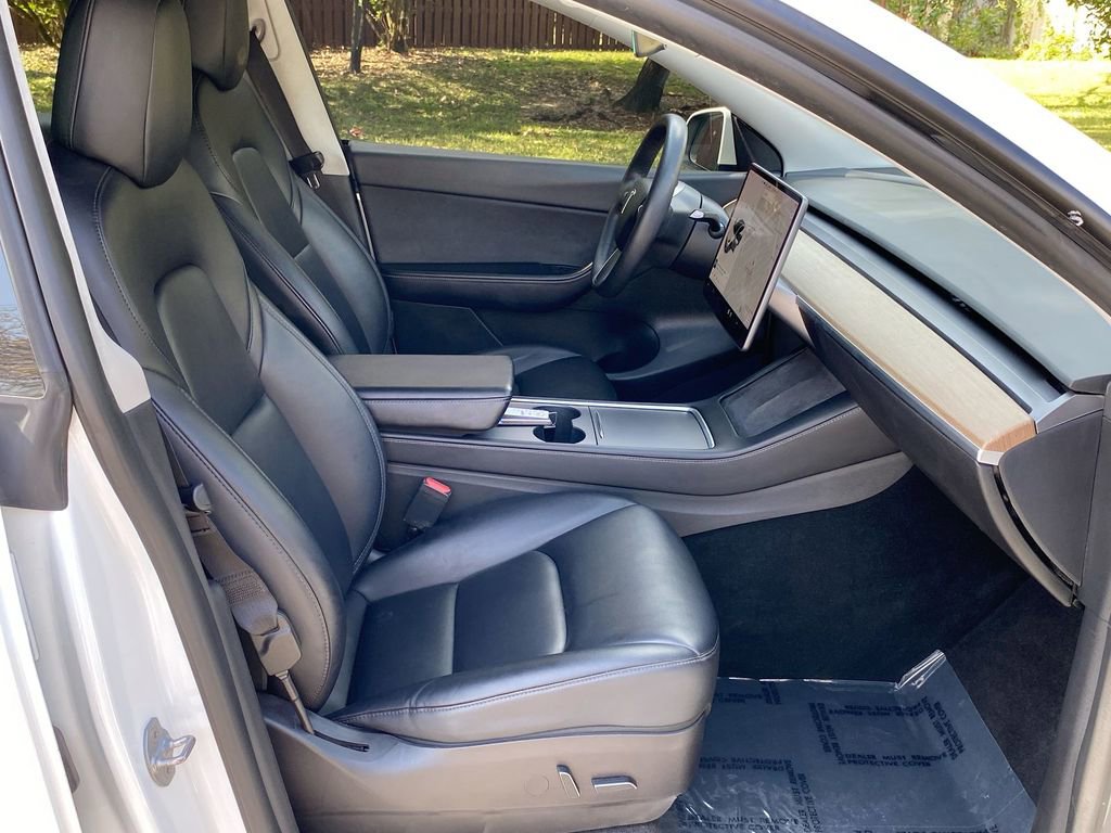 Used 2022 Tesla Model Y Long Range image 34