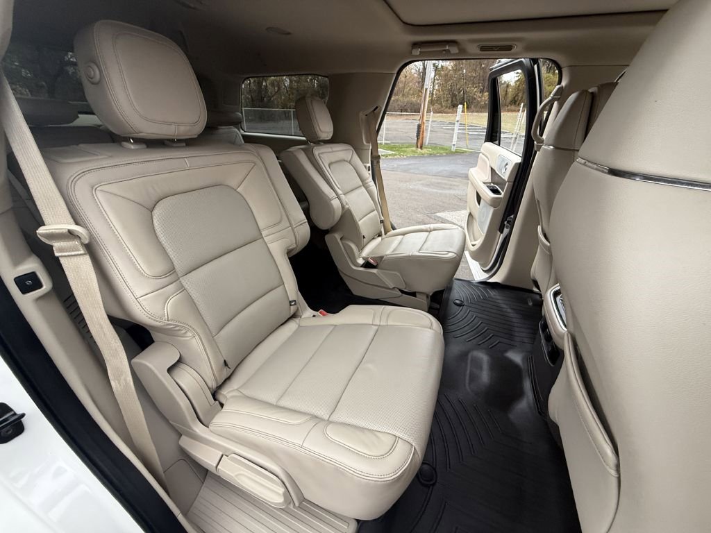 Used 2019 Lincoln Navigator Reserve image 23