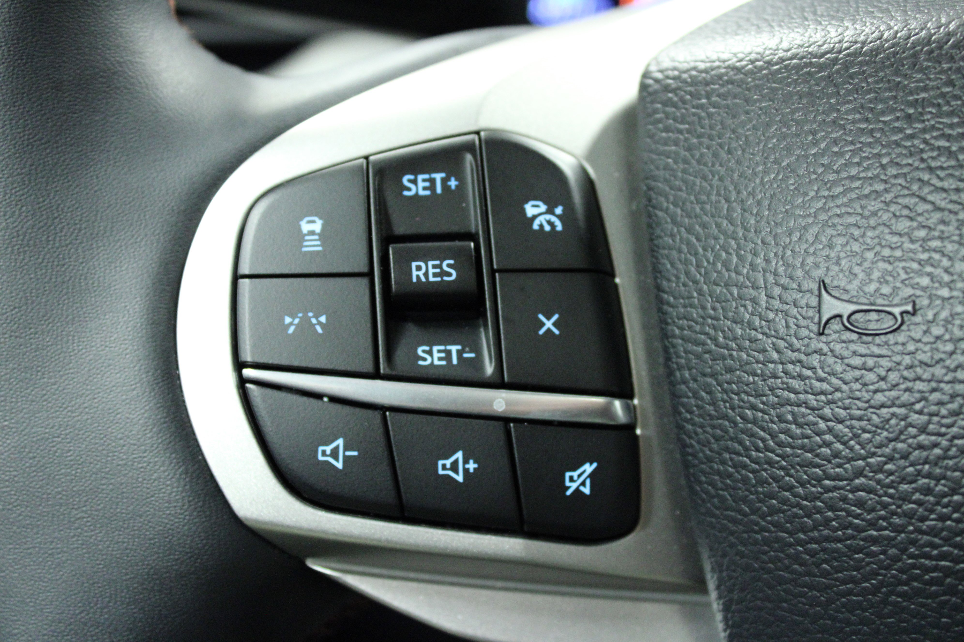 Used 2025 Ford Explorer Active w/ Active Comfort Package image 21