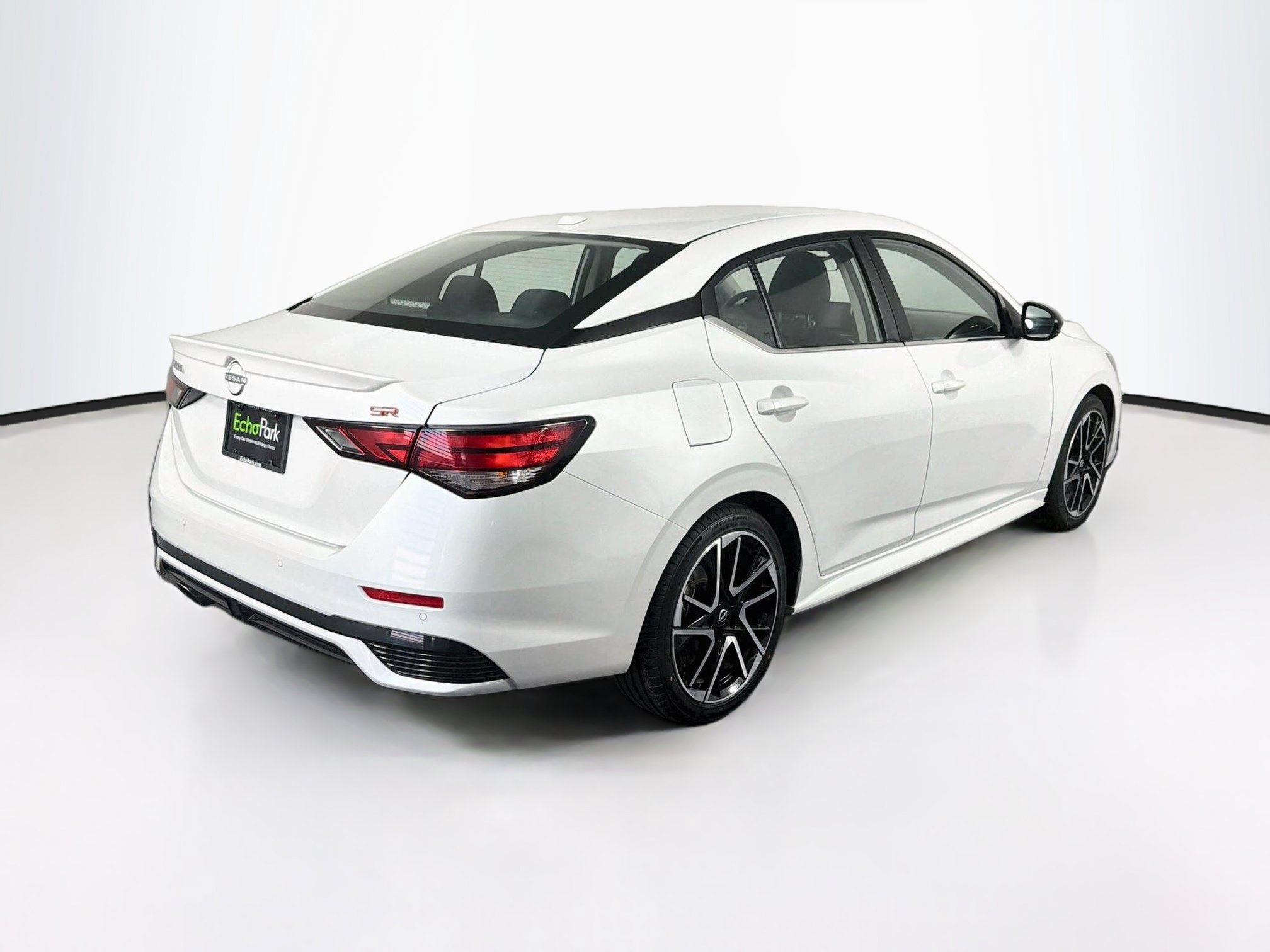 Used 2025 Nissan Sentra SR FWD image 9