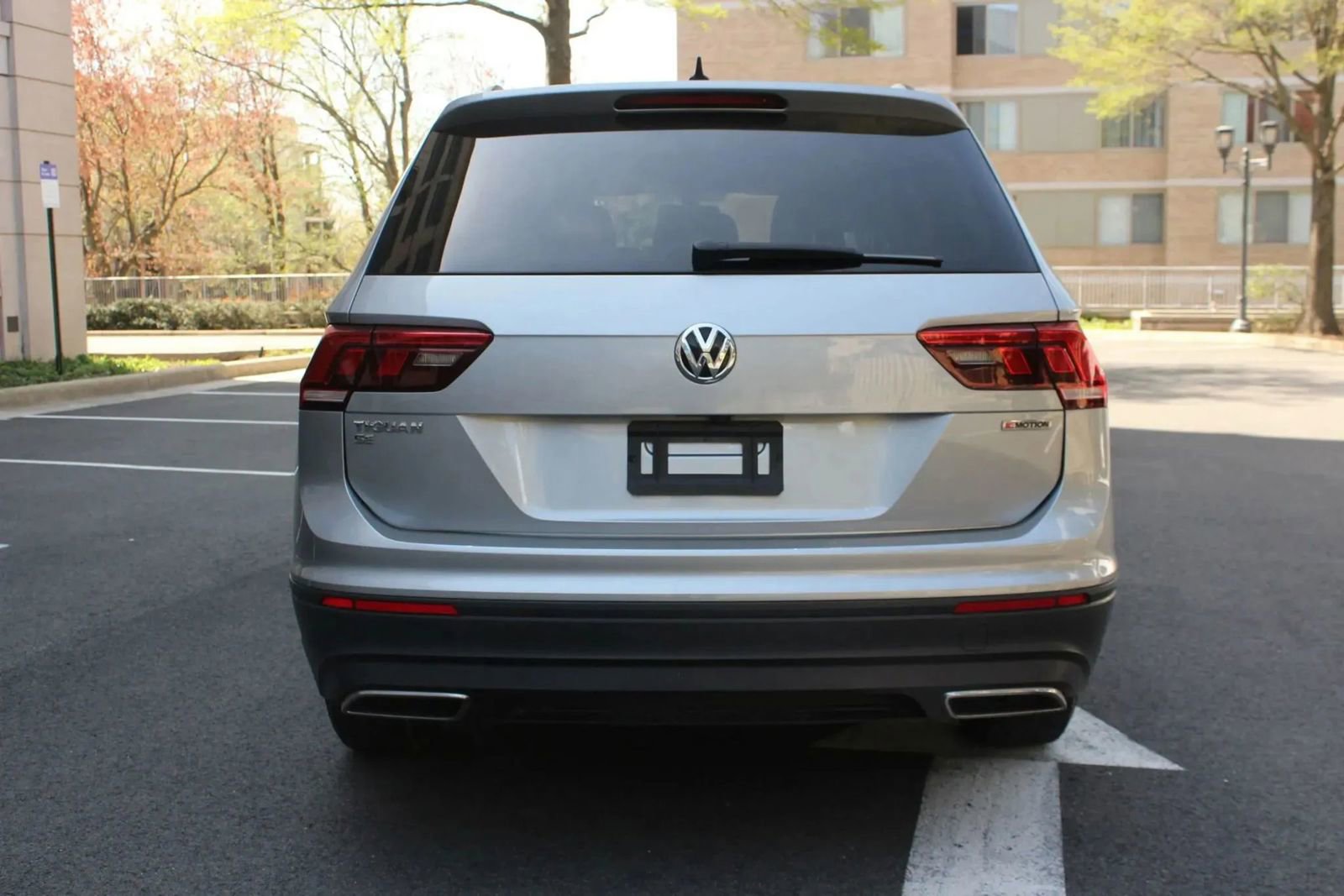 Used 2019 Volkswagen Tiguan SE w/ Panoramic Sunroof Package AWD/4WD image 8