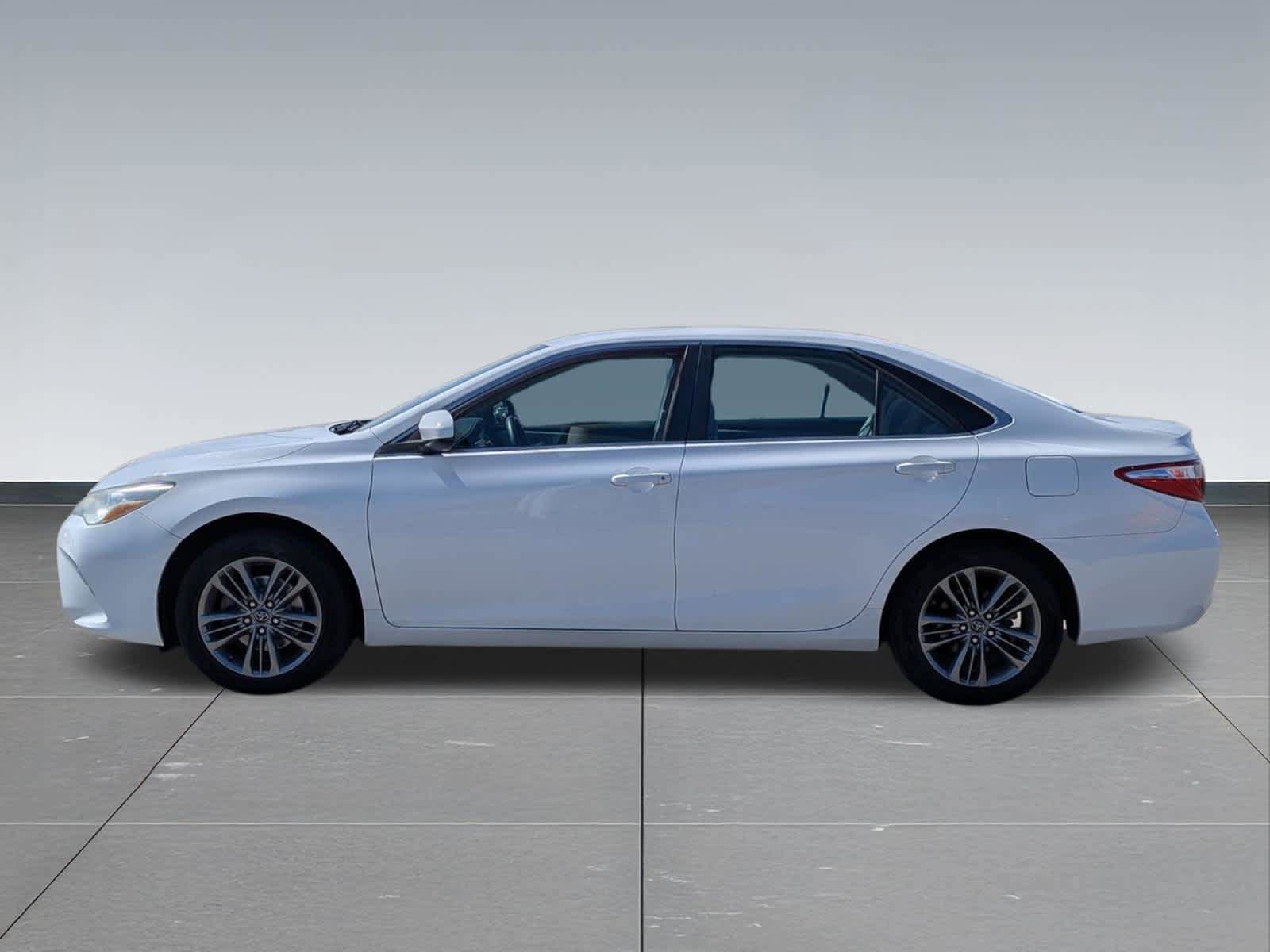 Used 2015 Toyota Camry LE FWD image 2