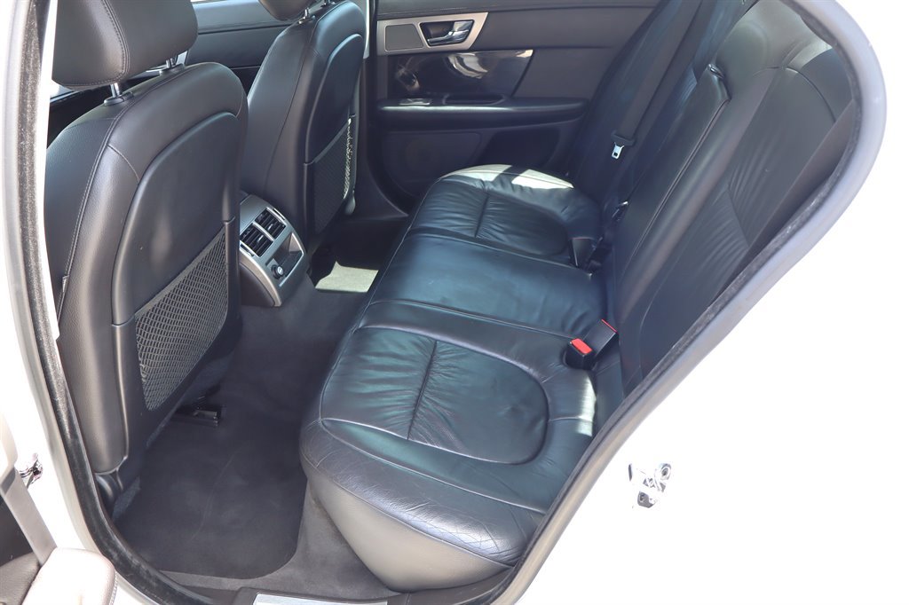 Used 2011 Jaguar XF RWD image 20