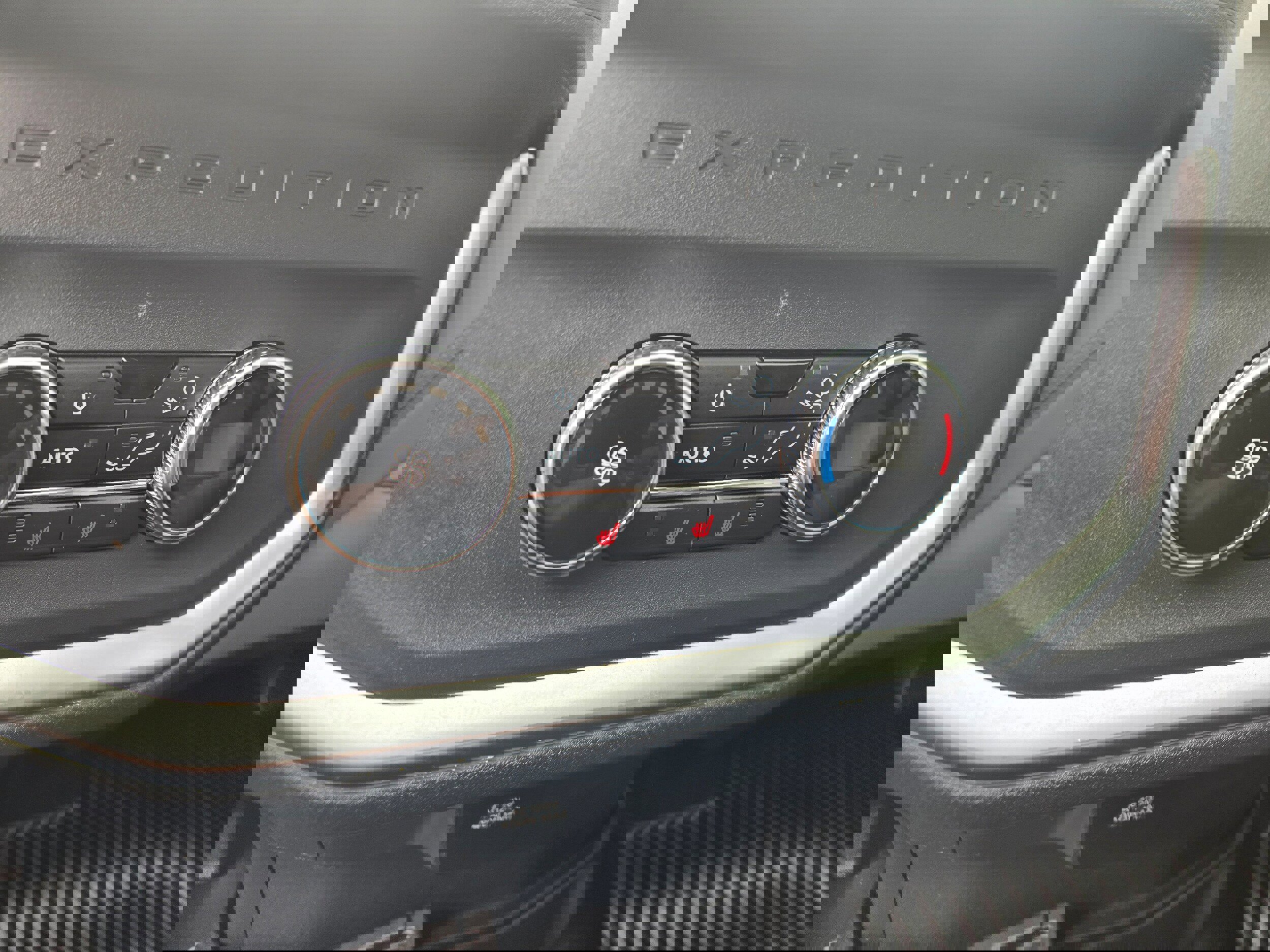 Certified 2025 Ford Expedition Platinum image 13