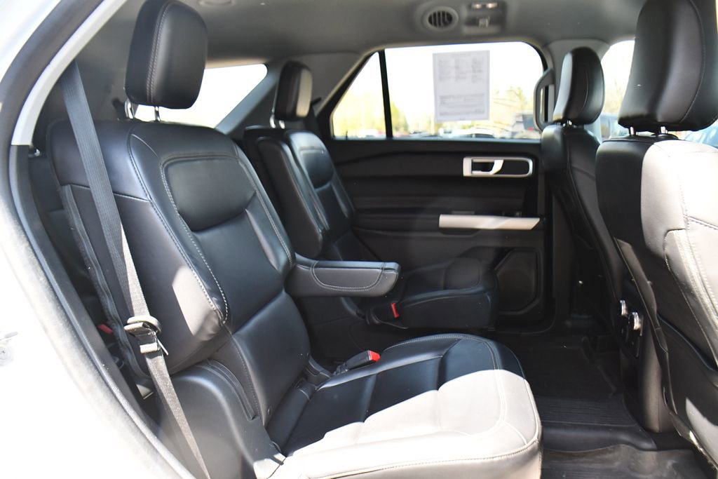 Used 2021 Ford Explorer XLT w/ Equipment Group 202A AWD/4WD image 18