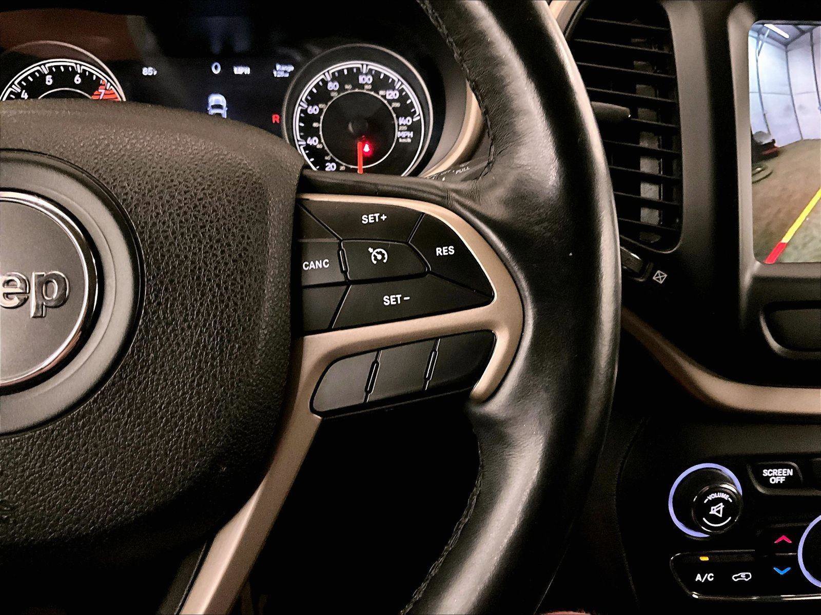 Used 2018 Jeep Cherokee Limited AWD/4WD image 19