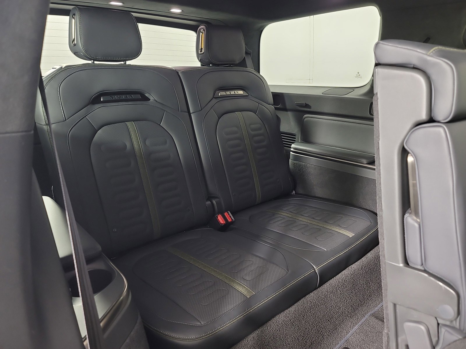 Used 2024 Rivian R1S Adventure image 25