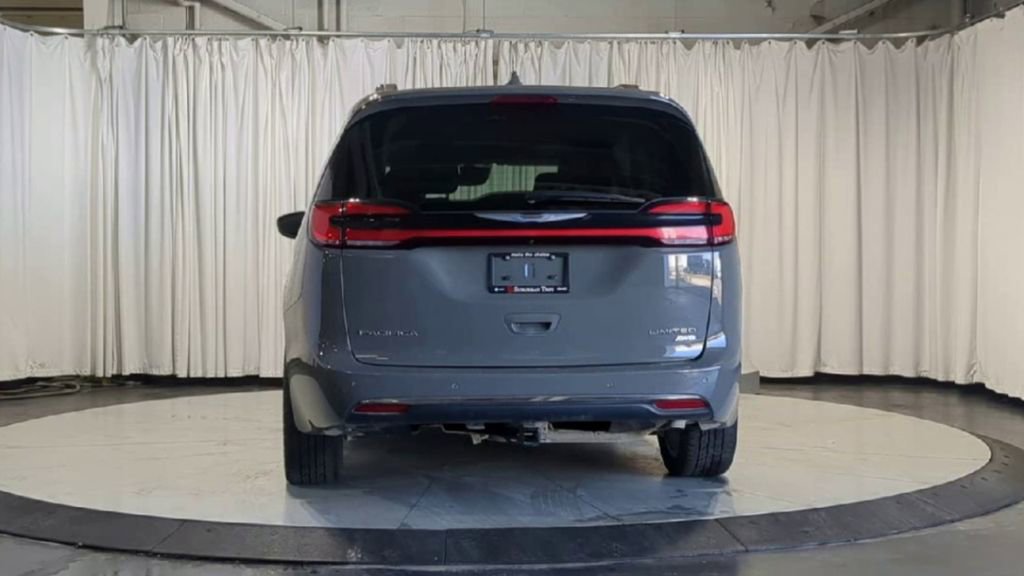 Used 2021 Chrysler Pacifica Limited w/ Uconnect Theater Family Group AWD/4WD image 9