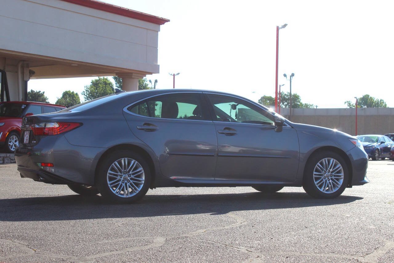 Used 2014 Lexus ES 350 w/ Luxury Package FWD image 3