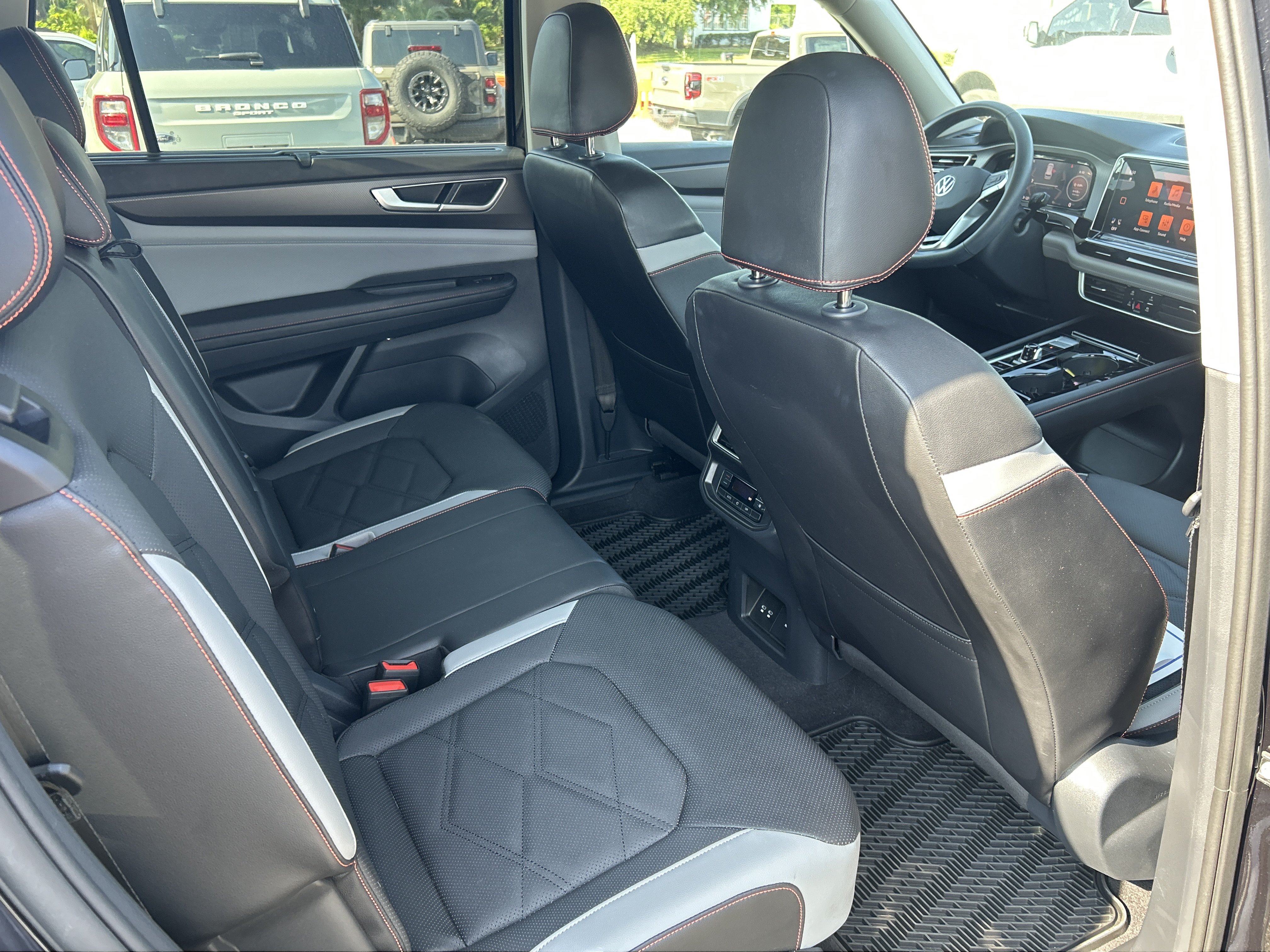 Used 2024 Volkswagen Atlas Peak Edition SE AWD/4WD image 23