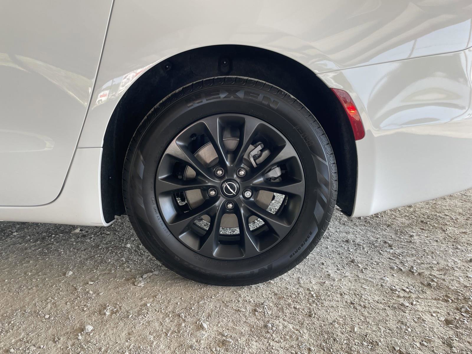 New 2025 Chrysler Pacifica Select w/ Fav Edition Package image 45