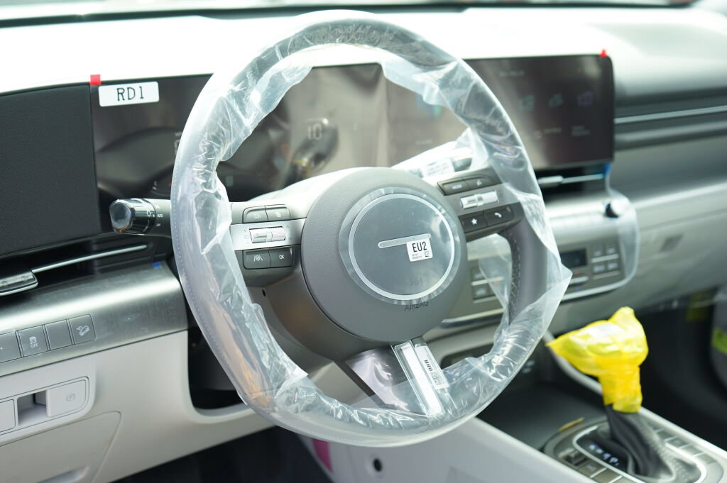 Certified 2025 Hyundai Kona SEL AWD/4WD image 10