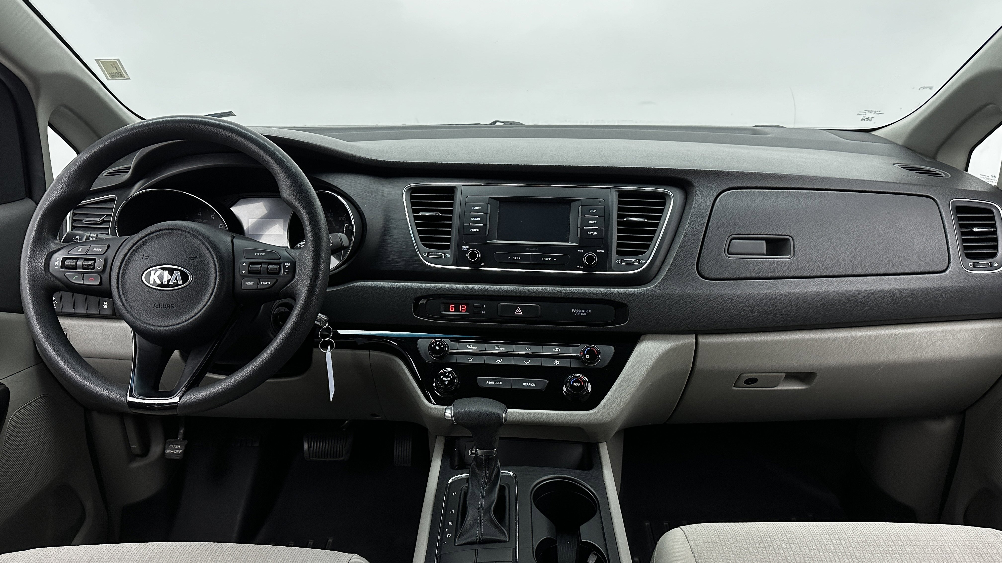Used 2018 Kia Sedona LX image 27