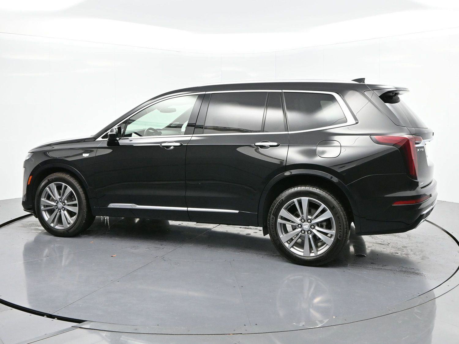 Certified 2025 Cadillac XT6 Premium Luxury image 4