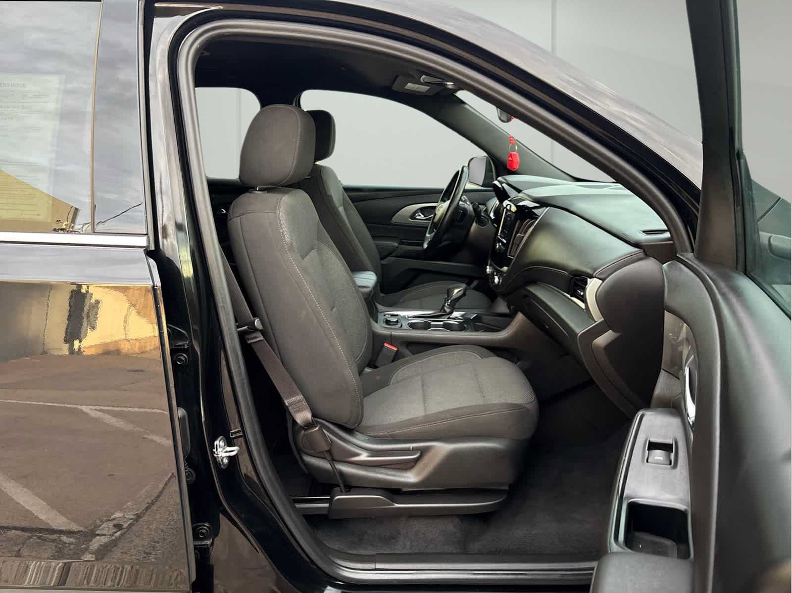 Used 2023 Chevrolet Traverse LT FWD image 17