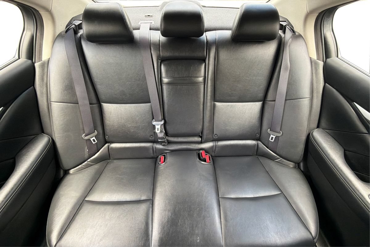 Used 2018 INFINITI Q50 Luxe w/ Essential Package (3.0T Luxe) AWD/4WD image 14
