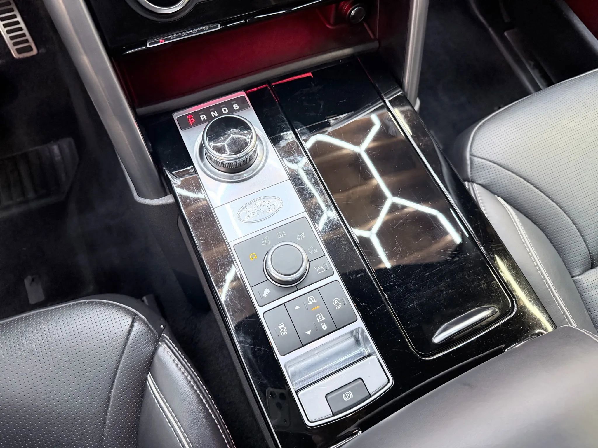 Used 2020 Land Rover Discovery HSE Luxury image 16