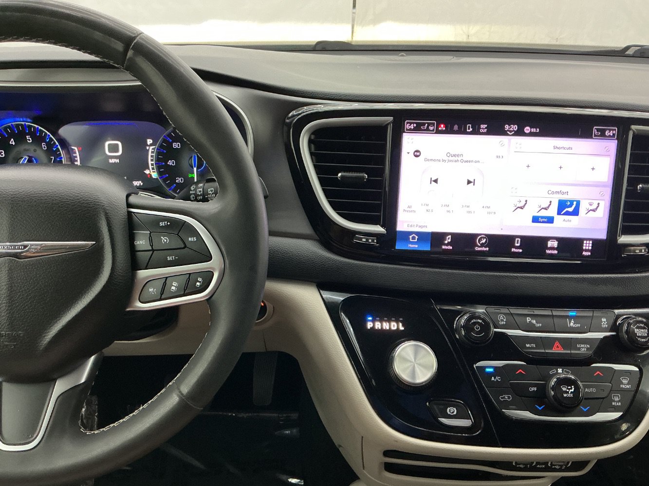 Used 2022 Chrysler Pacifica Touring-L FWD image 30