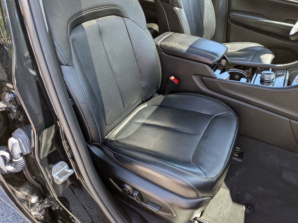 Used 2023 Jeep Grand Cherokee Limited AWD/4WD image 29