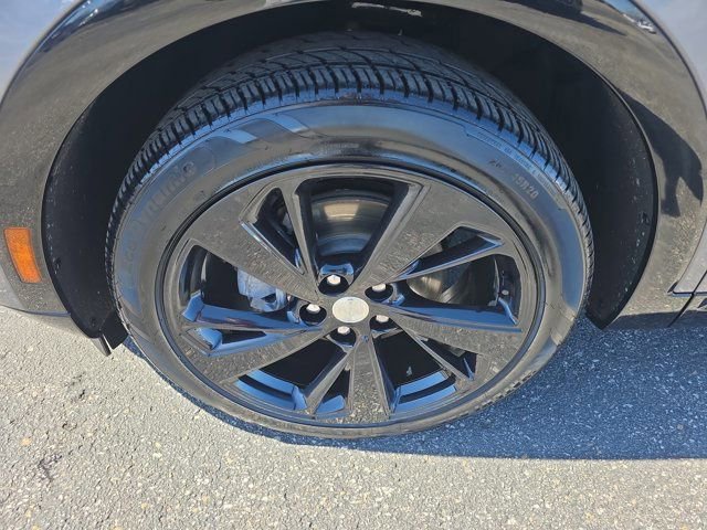 Used 2021 Buick Envision Essence w/ Sport Touring Package FWD image 9